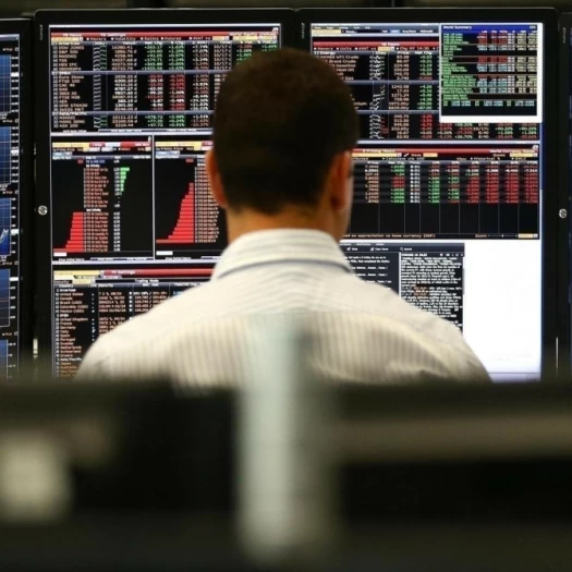 Πτώση στις ευρωαγορές με βαρίδι HSBC και πληθωρισμό – Η Wall Street ανεβαίνει με την AI, η Ευρώπη μένει πίσω