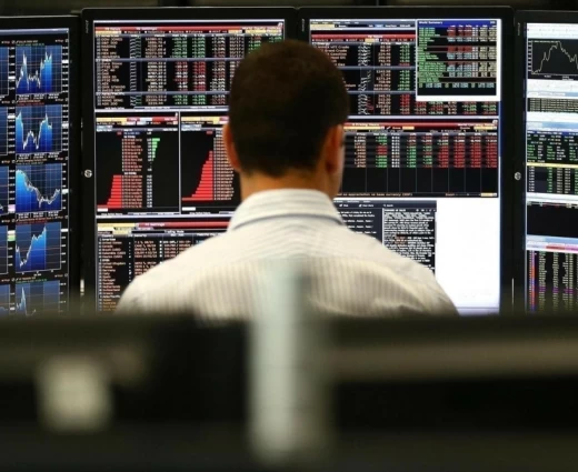 Πτώση στις ευρωαγορές με βαρίδι HSBC και πληθωρισμό – Η Wall Street ανεβαίνει με την AI, η Ευρώπη μένει πίσω