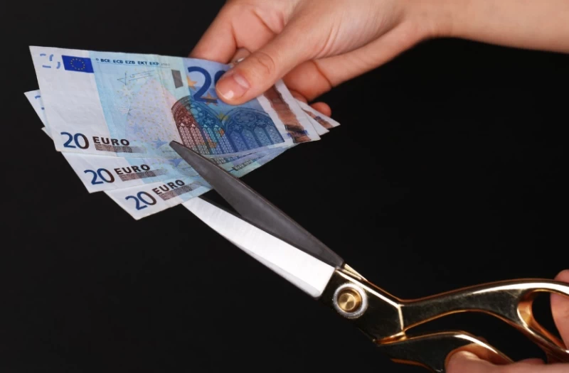 Ανοίγει η πλατφόρμα για 1.200 «κουρεμένους» – Φωνές για αθέτηση δεσμεύσεων  και «ψαλιδισμένες» αποζημιώσεις