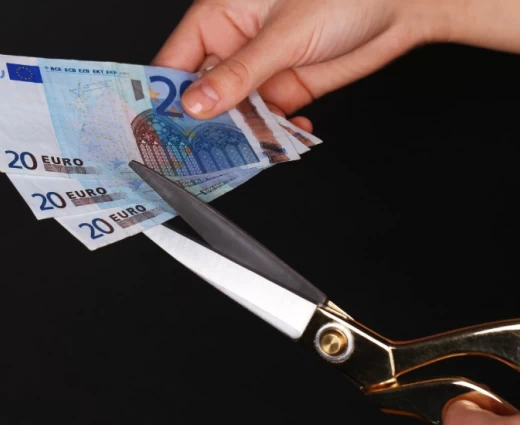 Ανοίγει η πλατφόρμα για 1.200 «κουρεμένους» – Φωνές για αθέτηση δεσμεύσεων  και «ψαλιδισμένες» αποζημιώσεις