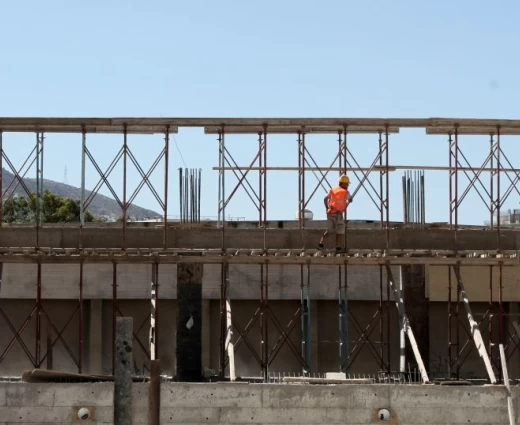 Ακριβότερες κατά 4,9% οι κατασκευές σε ετήσια βάση