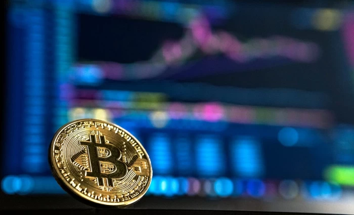 Ανθεκτικό το Bitcoin παρά τις εντάσεις στη Μέση Ανατολή – Κοντά στα $72.000