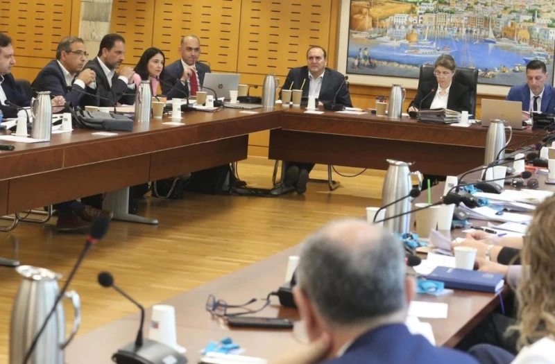 Νέο credit score και πρόταση για μεταβατική φορολογική ρύθμιση για stock options συζήτησε η Επ. Οικονομικών