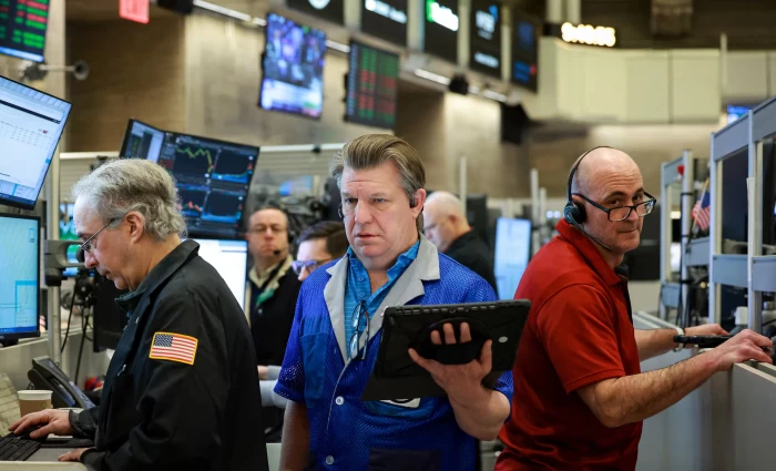 Ανατροπή και στη Wall Street – Το «pause» Τραμπ στο Ιράν ενισχύει σημαντικά τις μετοχές