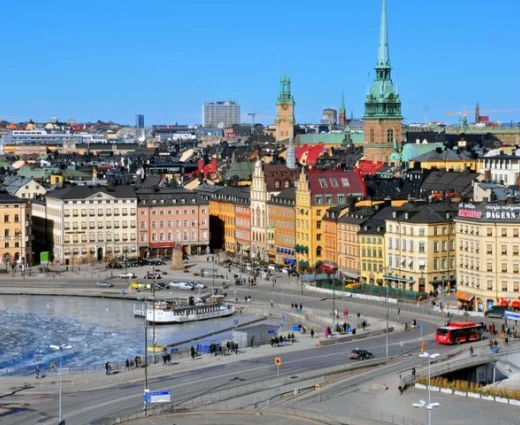 Η Σουηδία μειώνει προσωρινά τον φόρο στα καύσιμα ως ανάχωμα στις επιπτώσεις του πολέμου