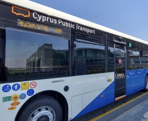 Αντιδρούν οι οδηγοί λεωφορείων για τις κάμερες - Δίωρη στάση εργασίας