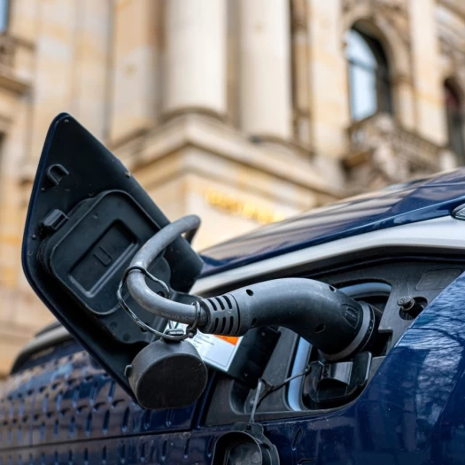 Πώς ο πόλεμος στο Ιράν οδηγεί σε παγκόσμια αύξηση της ζήτησης για ΑΠΕ