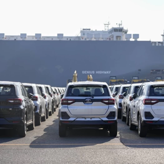 Toyota: Πιέσεις από Κίνα και πόλεμο πλήττουν τις πωλήσεις