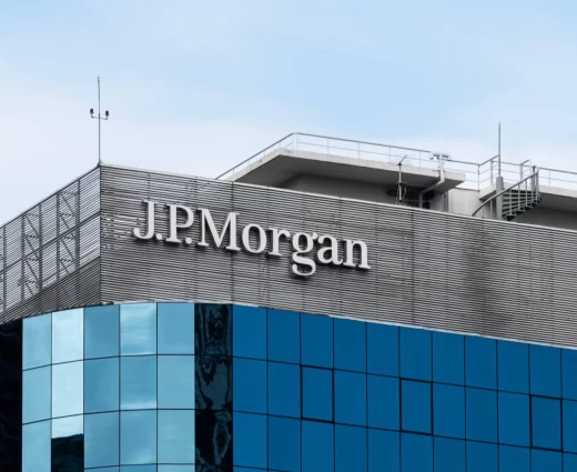 Η JPMorgan προειδοποιεί: Το πετρέλαιο θα επιστρέψει στα ιστορικά υψηλά του πολέμου αν δεν ανοίξει το Ορμούζ