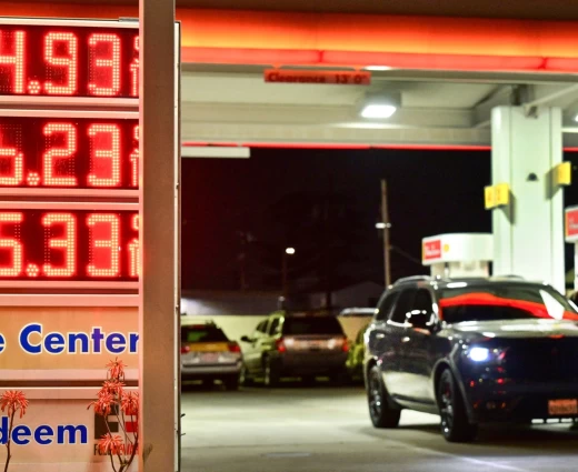 Τιμές καυσίμων: Οι 5 λόγοι που δεν θα πέσει άμεσα η τιμή της βενζίνης στις ΗΠΑ παρά την εκεχειρία με το Ιράν