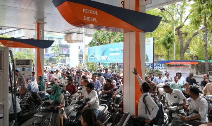 Παγκόσμιος συναγερμός: Το πετρελαϊκό σοκ ξυπνά μνήμες της κρίσης του 1997