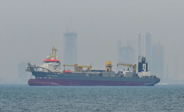 WSJ: Η Σαουδική Αραβία πιέζει τις ΗΠΑ να άρουν τον αποκλεισμό των Στενών του Ορμούζ