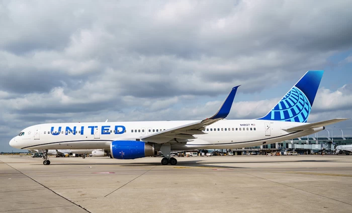 Mega deal στις αερομεταφορές: Η United εξετάζει συγχώνευση με την American Airlines