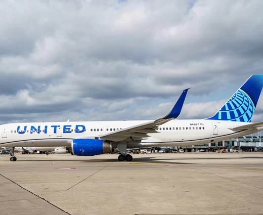 Mega deal στις αερομεταφορές: Η United εξετάζει συγχώνευση με την American Airlines