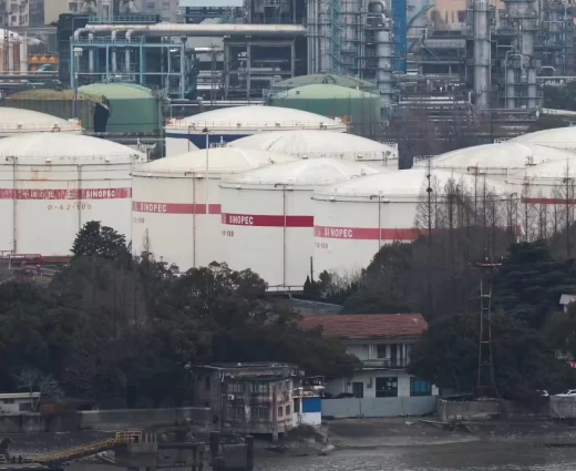 Reuters: H Ρωσία μειώνει την παραγωγή πετρελαίου τον Απρίλιο