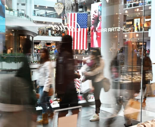 ΗΠΑ: Ράλι στις λιανικές πωλήσεις – Αυξήθηκαν με τον ισχυρότερο ρυθμό του τελευταίου έτους
