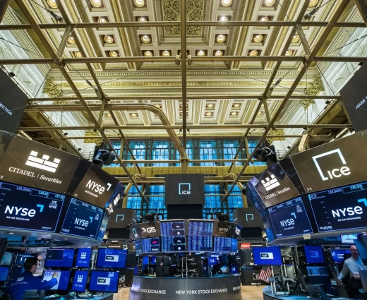 Wall Street: Άνοδος με «καύσιμο» την αισιοδοξία Τραμπ για το Ιράν