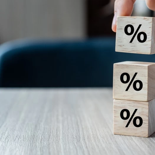 Δικαστήριο της ΕΕ: «Όχι» σε τόκους επί εξόδων των συμβάσεων καταναλωτικής πίστης