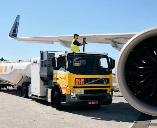 Shell: «Max jet mode» στο μεγαλύτερο διυλιστήριο της Ευρώπης καθώς τα αεροσκάφη στεγνώνουν από καύσιμα