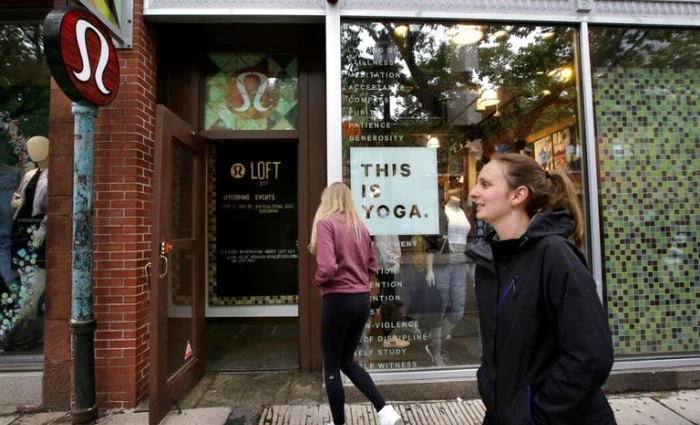 Lululemon: Σε κατακόρυφη πτώση οι μετοχές – Δεν έπεισε η επιλογή νέας CEO