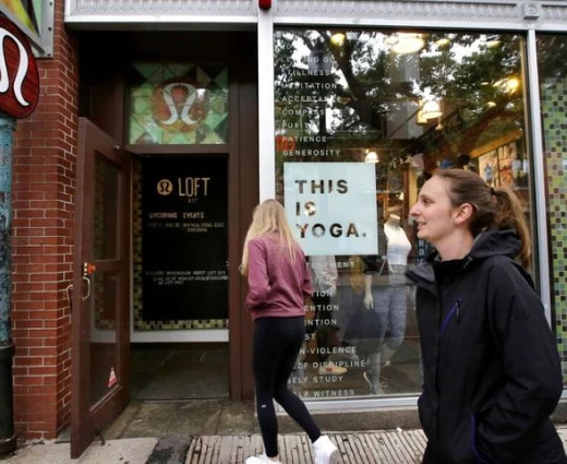 Lululemon: Σε κατακόρυφη πτώση οι μετοχές – Δεν έπεισε η επιλογή νέας CEO