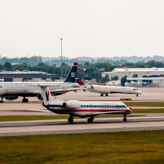 Αεροπορικά ταξίδια: Τα τρία σενάρια για το καλοκαίρι λόγω της κρίσης στα Στενά του Ορμούζ