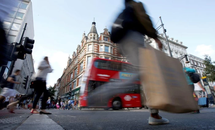 Βρετανία: Ανακάμπτουν οι λιανικές πωλήσεις