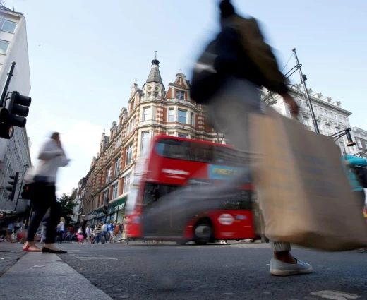 Βρετανία: Ανακάμπτουν οι λιανικές πωλήσεις