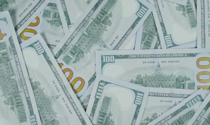 Swift: Η σύγκρουση στη Μέση Ανατολή ενίσχυσε τον ρόλο του δολαρίου