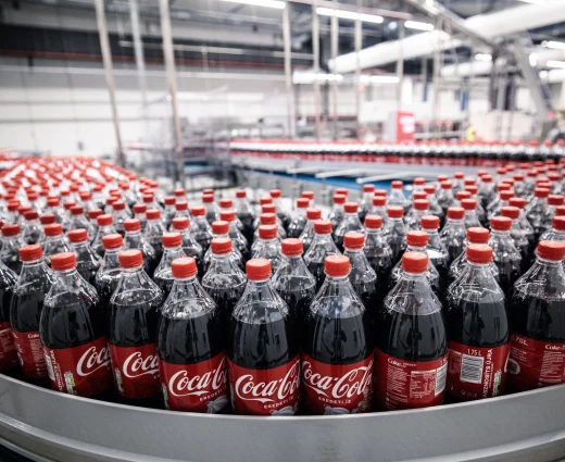 Coca-Cola: Κατέγραψε τη μεγαλύτερη αύξηση πωλήσεων από το 2024 χάρη στις μίνι συσκευασίες