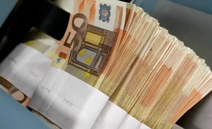 Ευρωπαϊκές τράπεζες: Αυστηρότεροι όροι δανεισμού καθώς αυξάνονται οι οικονομικοί κίνδυνοι