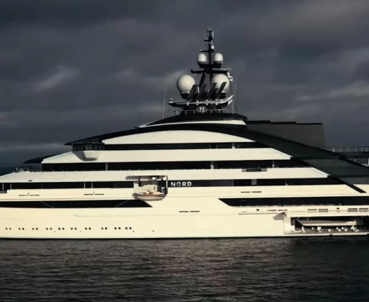 Στενά του Ορμούζ: Υπερθαλαμηγός $500 εκατ. του πλουσιότερου ανθρώπου της Ρωσίας «έσπασε» τον αποκλεισμό