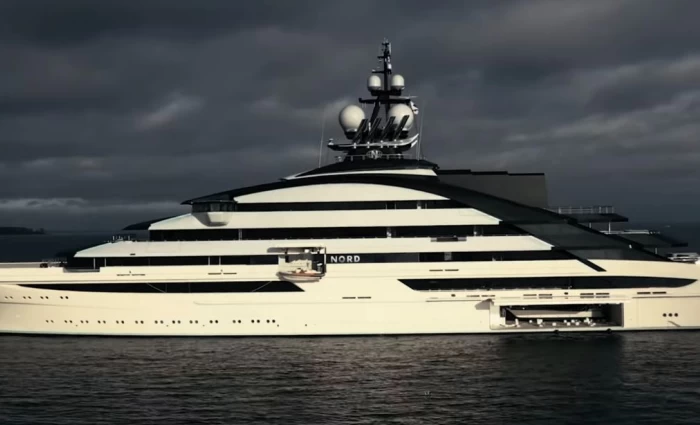 Στενά του Ορμούζ: Υπερθαλαμηγός $500 εκατ. του πλουσιότερου ανθρώπου της Ρωσίας «έσπασε» τον αποκλεισμό