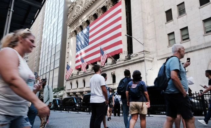 ΗΠΑ: «Βουτιά» των αιτήσεων για επίδομα ανεργίας στις 189.000 – Το χαμηλότερο επίπεδο από το 1969