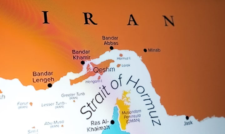 Πετρέλαιο: Όλα εξαρτώνται από το πότε θα ανοίξουν πλήρως τα Στενά του Ορμούζ