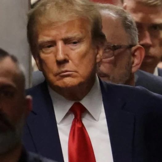 CNN: Η αμερικανική οικονομία εξαρτάται από τα Στενά του Ορμούζ πολύ περισσότερο απ’ όσο έχει παραδεχτεί ο Τραμπ