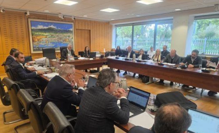 Συζητήθηκαν στην Επ. Εμπορίου οι αναπομπές για μικρές επιχειρήσεις και καταχρηστικές ρήτρες