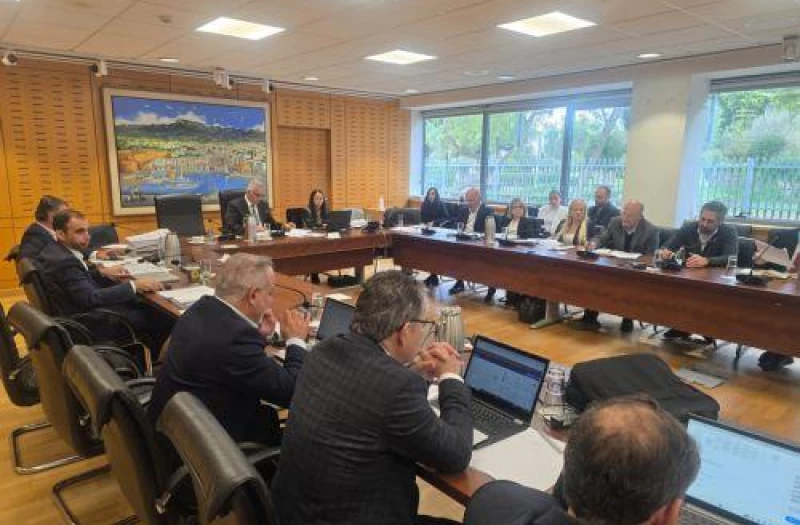 Συζητήθηκαν στην Επ. Εμπορίου οι αναπομπές για μικρές επιχειρήσεις και καταχρηστικές ρήτρες