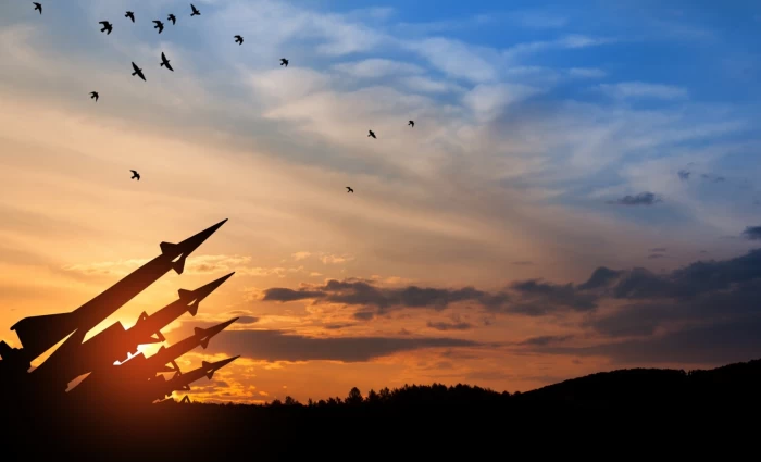 Απογειώθηκαν οι δαπάνες για πυρηνικά όπλα, ενώ βομβαρδίζεται το Ιράν για να μην αποκτήσει