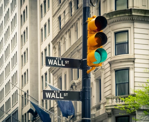 Wall Street: Ανεβαίνουν τα αμερικανικά futures εν μέσω ενίσχυσης των τιμών πετρελαίου