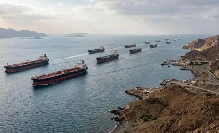 Στενά του Ορμούζ: Πάνω από 800 πλοία περιμένουν τη μεγάλη έξοδο – Συγκρατημένη αισιοδοξία από τους πλοιοκτήτες