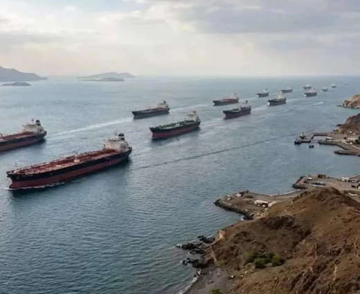 Στενά του Ορμούζ: Πάνω από 800 πλοία περιμένουν τη μεγάλη έξοδο – Συγκρατημένη αισιοδοξία από τους πλοιοκτήτες