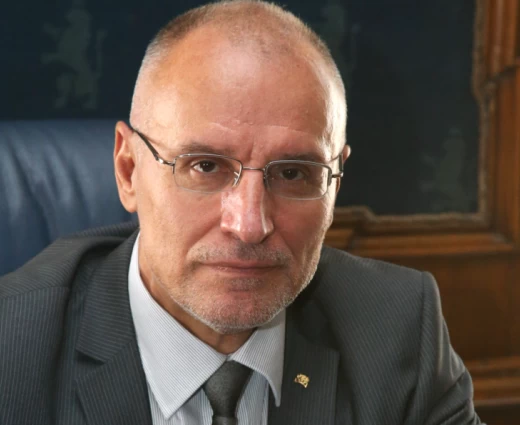 Ράντεφ (ΕΚΤ): Η κεντρική τράπεζα πρέπει να είναι έτοιμη να αυξήσει τα επιτόκια