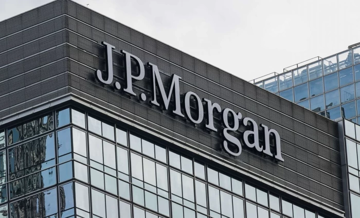 JPMorgan: Γιατί οι ΗΠΑ δεν θα μείνουν αλώβητες από τη μέχρι σήμερα αναταραχή στα Στενά του Ορμούζ