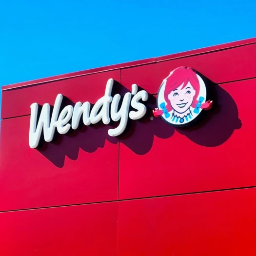Στον δρόμο προς την έξοδο από τη Wall Street η Wendy’s