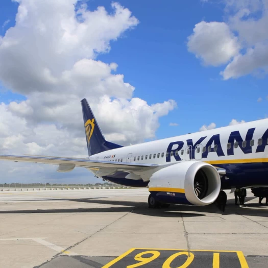 Γιατί τα «βάζει με όλους» η Ryanair