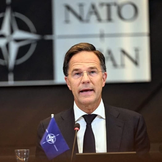 NATO: Πιέζει τους Ευρωπαίους κατασκευαστές όπλων να αυξήσουν την παραγωγή