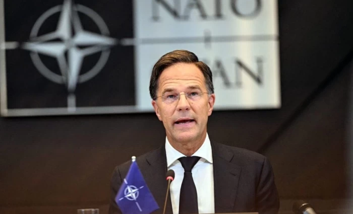 NATO: Πιέζει τους Ευρωπαίους κατασκευαστές όπλων να αυξήσουν την παραγωγή