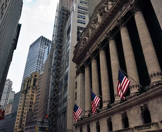 Ρεκόρ για τον S&P 500, πιέσεις από Τραμπ–Σι και νέο κύμα ανόδου στις μετοχές AI