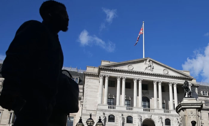 Βρετανικά ομόλογα: Eνίσχυση μετά τη συγκράτηση του πληθωρισμού, αλλά παραμένουν υψηλές οι αποδόσεις